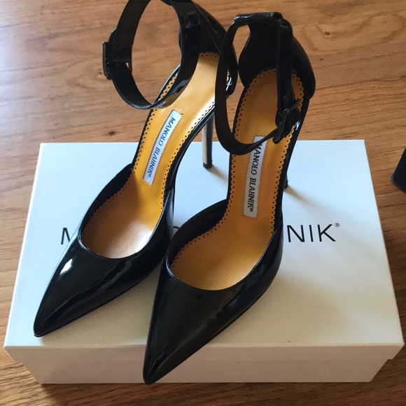 Manolo Blahnik Shoes - Manolo blahnik black patent heels